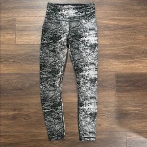 Like new Athleta Elation Glades 7/8 Tights Small Athleisure Yoga Running Gym